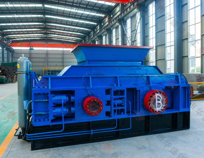 石英石对辊破碎机试机现场 幻影最新官方重工