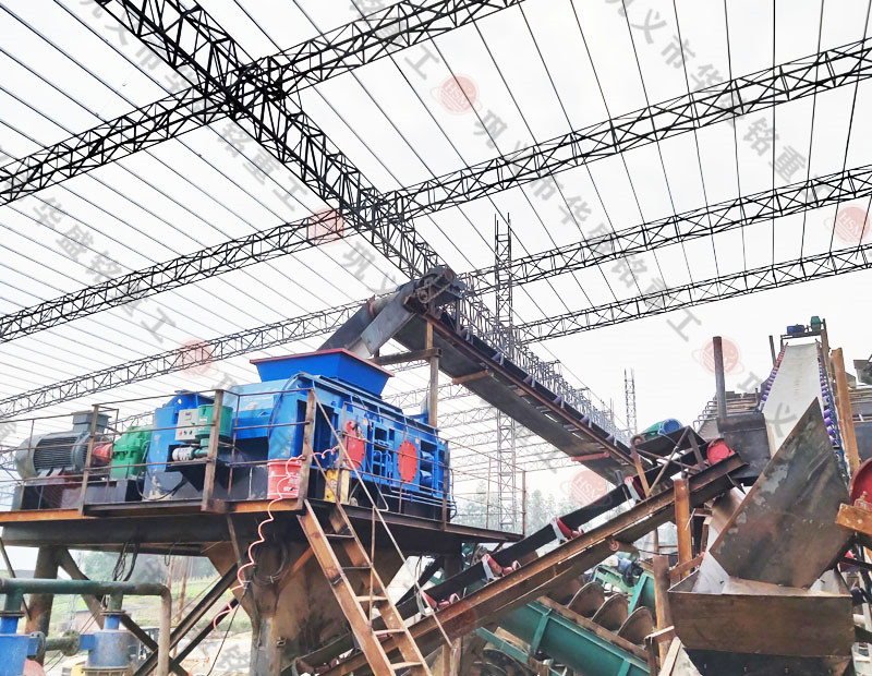 幻影最新官方对辊破碎机发往云南普洱制砂现场