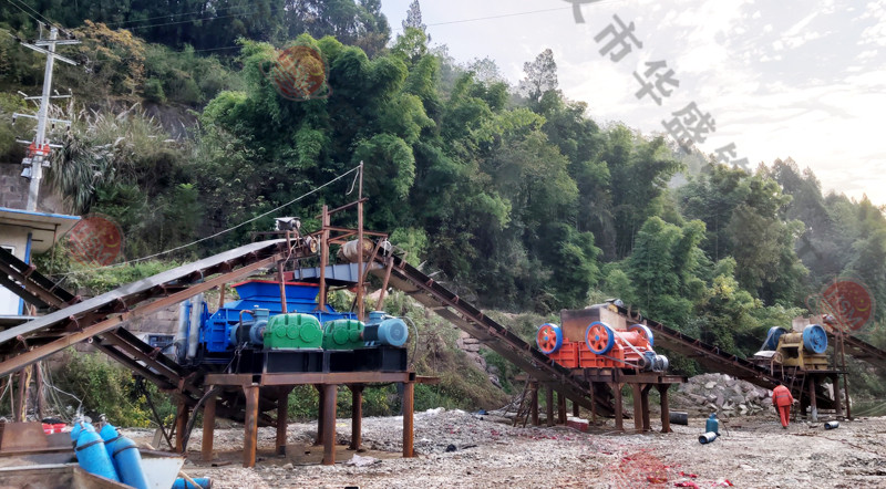 幻影最新官方对辊破碎机发往云南普洱制砂现场