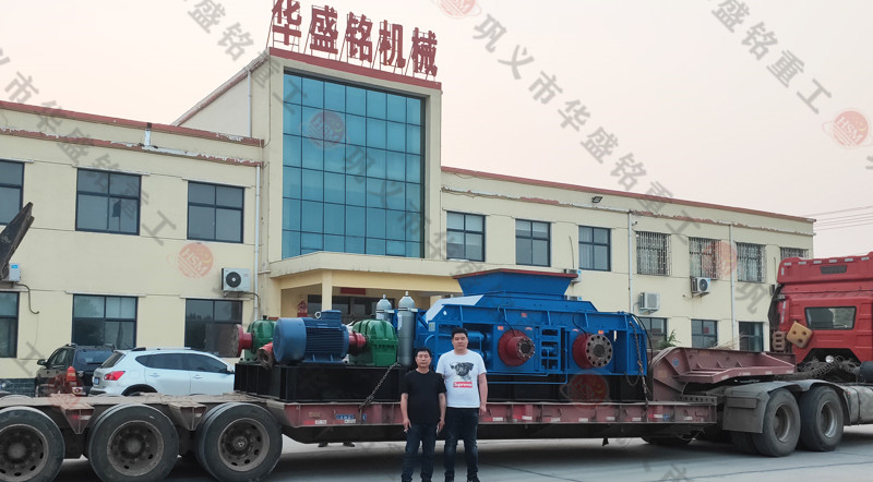 幻影最新官方2PGY1212对辊破碎机机成功发往洛阳